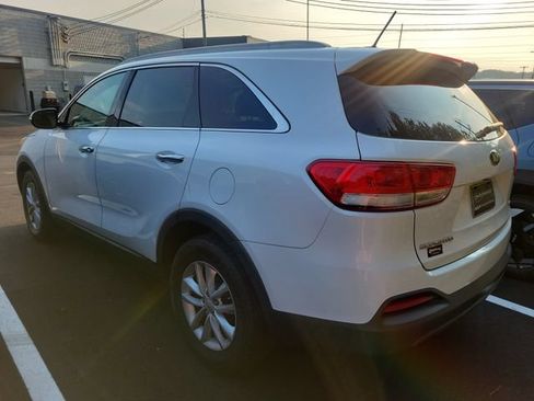 Used 2017 Kia Sorento FWD image 4
