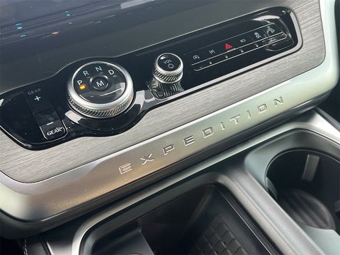 New 2025 Ford Expedition Max Platinum w/ Driver's Package image 7