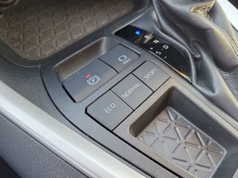 Used 2023 Toyota RAV4 XLE Premium image 23