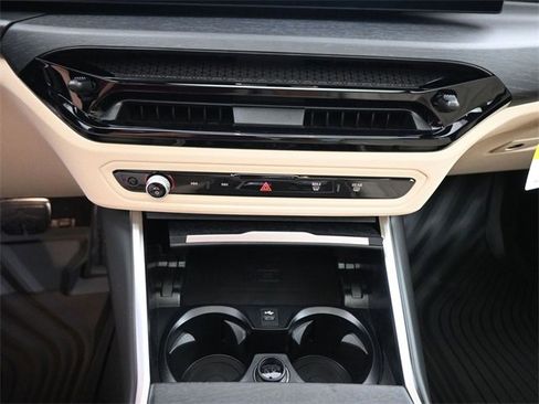 New 2026 BMW 330i Sedan w/ M Sport Package image 32