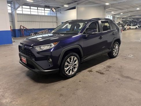 Used 2021 Toyota RAV4 XLE Premium image 7