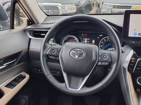 Used 2024 Toyota Venza XLE AWD/4WD image 23