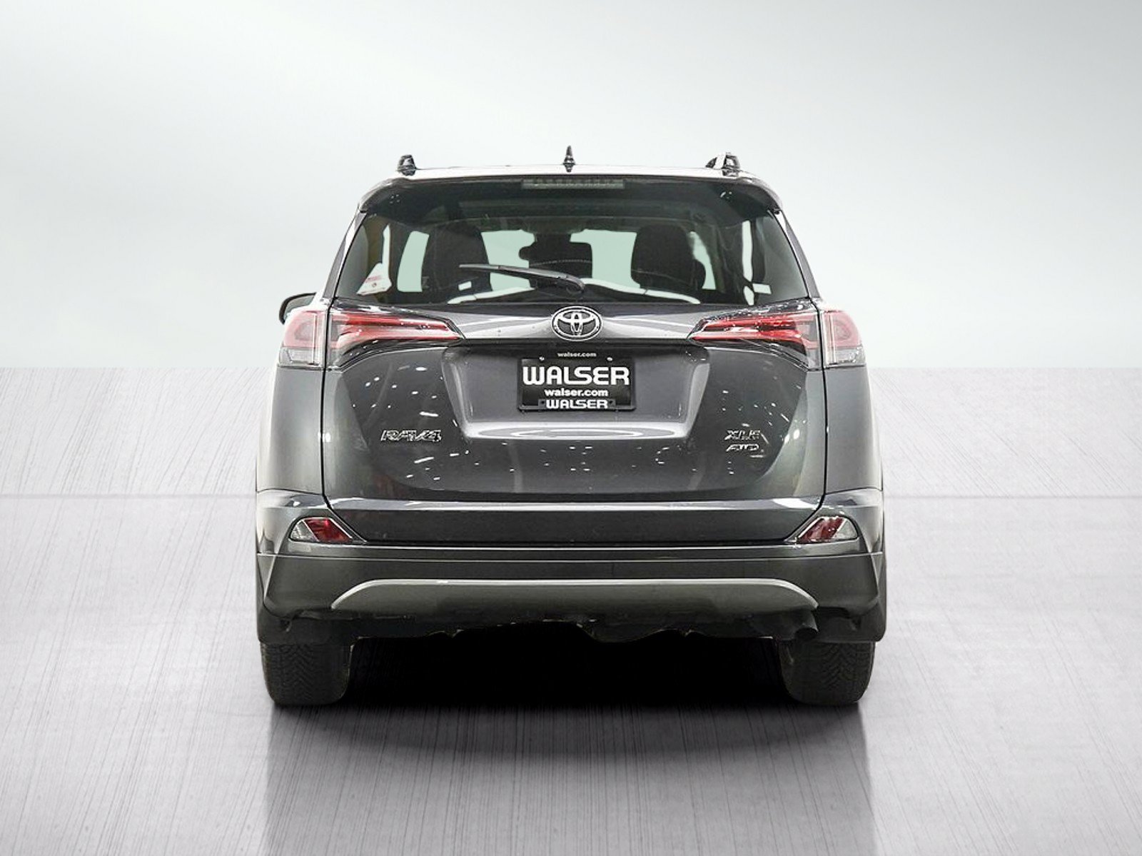 Used 2018 Toyota RAV4 XLE AWD/4WD image 4