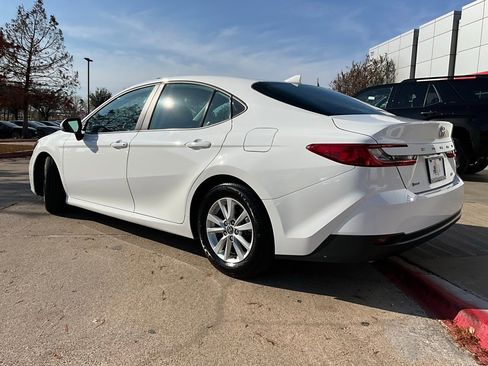 Used 2025 Toyota Camry LE image 8