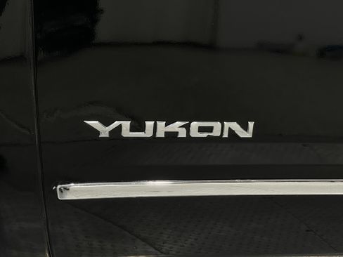 Used 2019 GMC Yukon SLT w/ Premium Edition AWD/4WD image 40