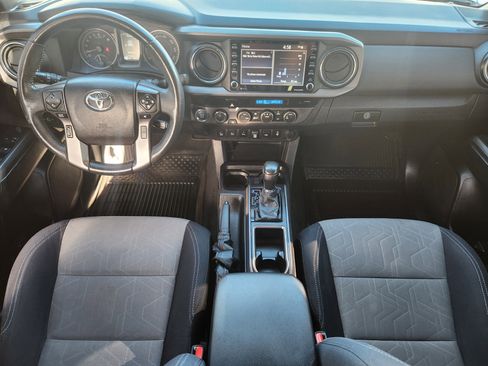 Used 2022 Toyota Tacoma TRD Off-Road w/ Technology Package AWD/4WD image 19