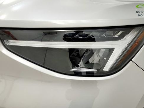 Used 2025 Volvo XC40 B5 Plus AWD/4WD image 23