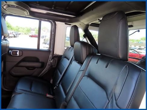 Used 2023 Jeep Wrangler Unlimited Sahara AWD/4WD image 10
