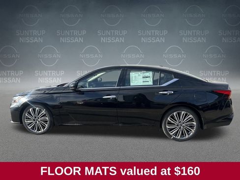 Used 2021 Nissan Frontier SV image 2