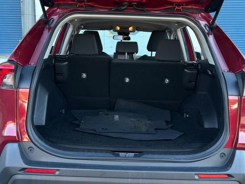 Used 2020 Toyota RAV4 LE image 31