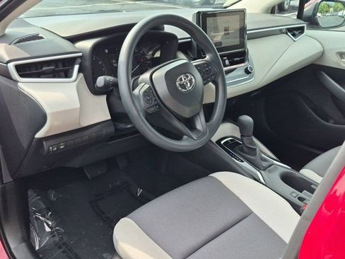Used 2025 Toyota Corolla LE FWD image 9