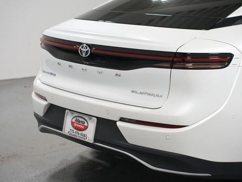 Used 2024 Toyota Crown Platinum image 9