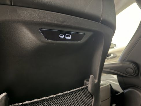 Used 2024 Chrysler Pacifica Touring-L image 23