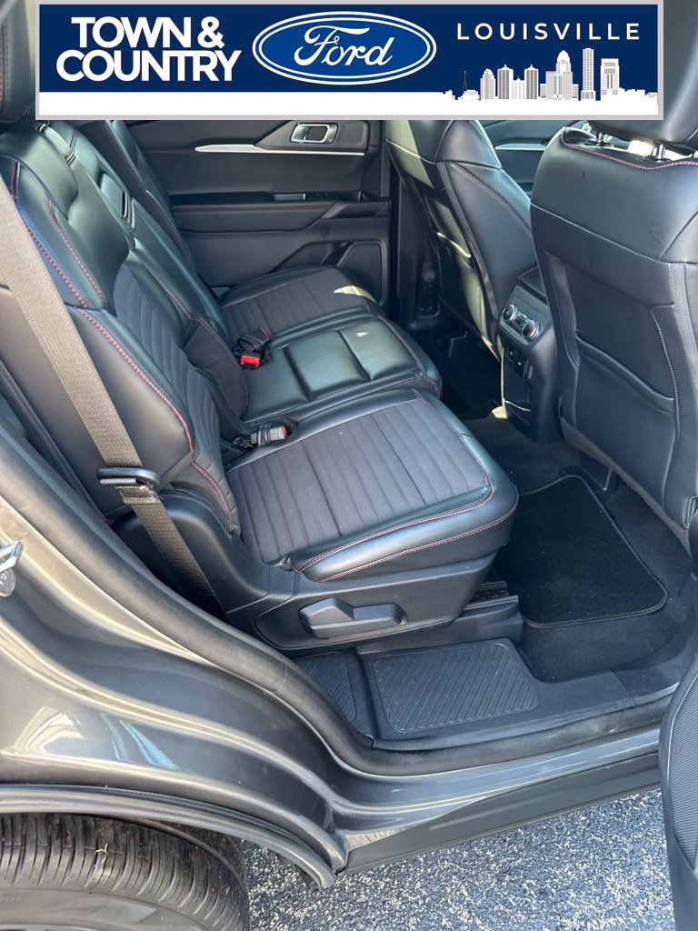 Used 2025 Ford Explorer ST-Line w/ ST-Line Street Pack AWD/4WD image 17