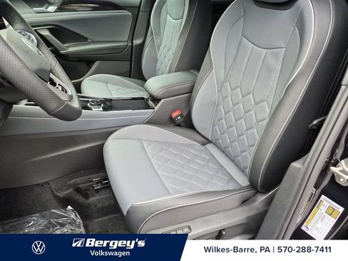 New 2026 Volkswagen Tiguan SEL R-Line AWD/4WD image 11