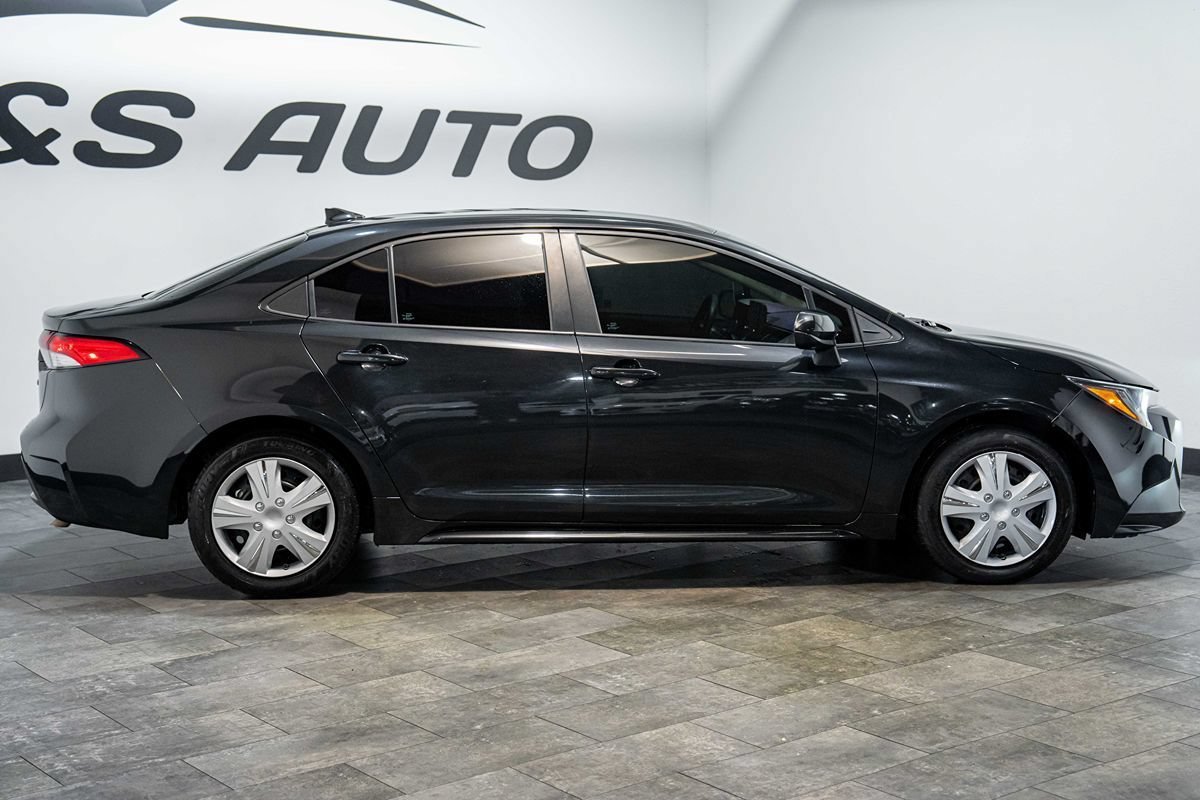 Used 2022 Toyota Corolla LE FWD image 8