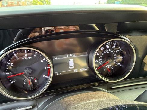 Certified 2024 Kia Carnival EX FWD image 18
