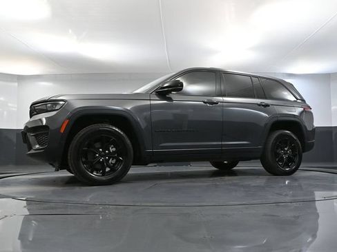 Used 2024 Jeep Grand Cherokee Altitude AWD/4WD image 55