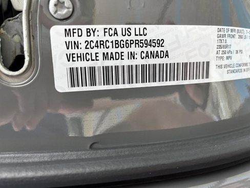 Used 2023 Chrysler Pacifica Touring-L FWD image 26