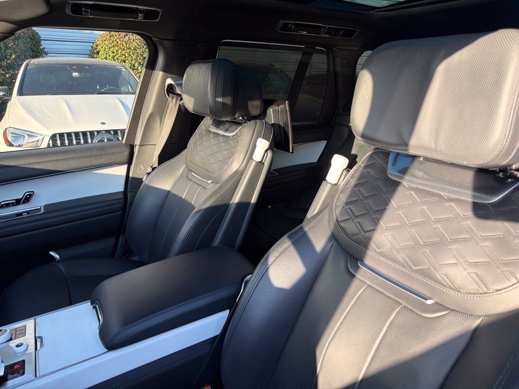 Used 2023 Land Rover Range Rover SV AWD/4WD image 10