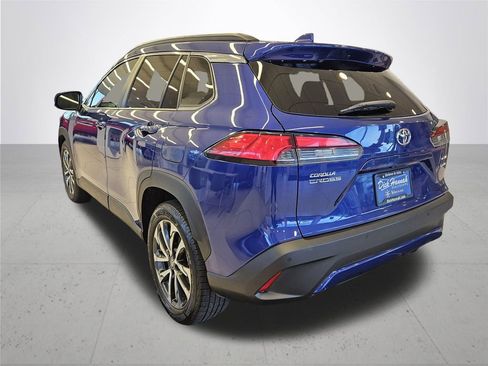 Used 2024 Toyota Corolla Cross XLE image 10