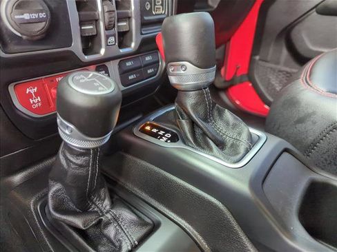 Used 2025 Jeep Wrangler Unlimited Rubicon w/ Convenience Group image 12