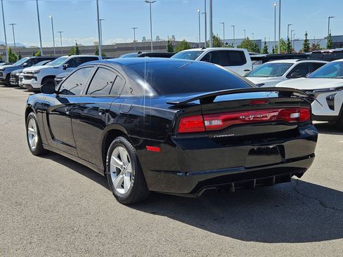 Used 2012 Dodge Charger SE RWD image 5