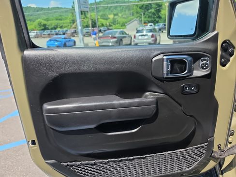 Used 2025 Jeep Wrangler Sport AWD/4WD image 17