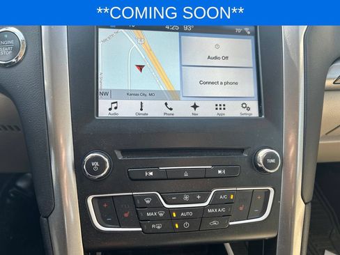 Used 2017 Ford Fusion SE w/ Fusion SE Technology Package FWD image 16