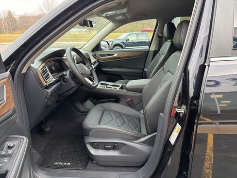 New 2026 Volkswagen Atlas SE image 9