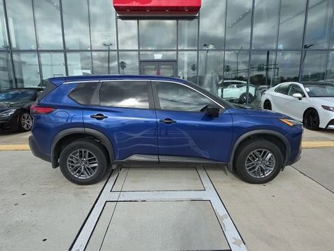 Used 2023 Nissan Rogue S AWD/4WD image 3