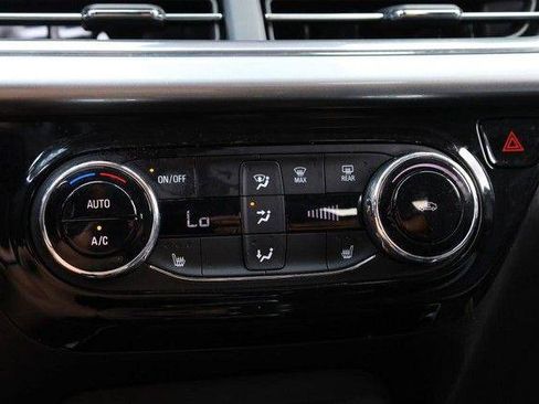 Used 2025 Chevrolet Trax LT w/ LT Convenience Package FWD image 13
