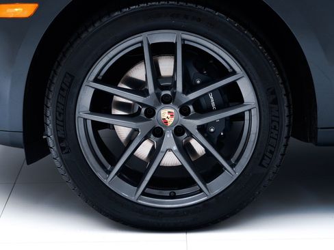 Used 2026 Porsche Macan AWD/4WD image 12