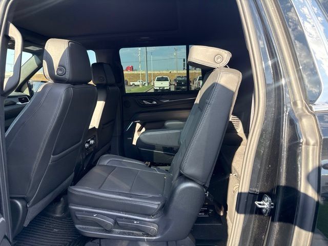Used 2023 GMC Yukon XL Denali AWD/4WD image 11