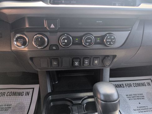 Used 2019 Toyota Tacoma TRD Off-Road AWD/4WD image 18