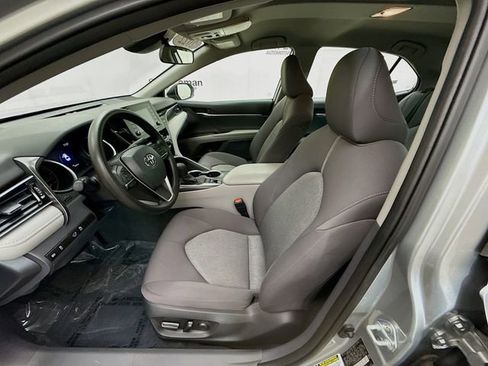 Used 2022 Toyota Camry LE image 19
