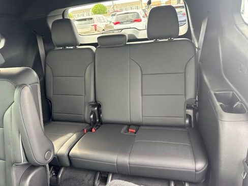 Used 2025 Buick Enclave Preferred AWD/4WD image 23
