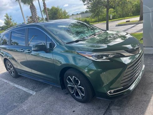 Used 2025 Toyota Sienna Platinum AWD/4WD image 2