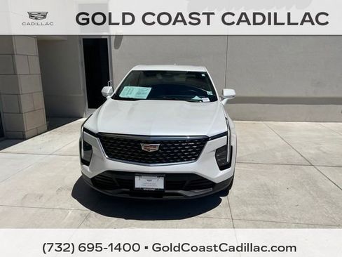 Certified 2024 Cadillac XT4 Luxury w/ Cold Weather Package FWD image 5