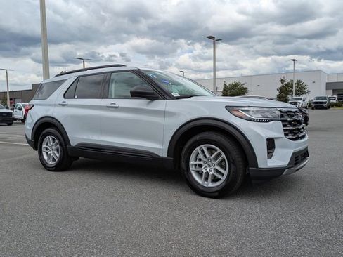 Certified 2026 Ford Explorer Active w/ Active Comfort Package RWD image 2