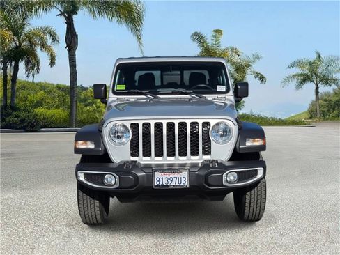 Certified 2023 Jeep Gladiator Sport image 3