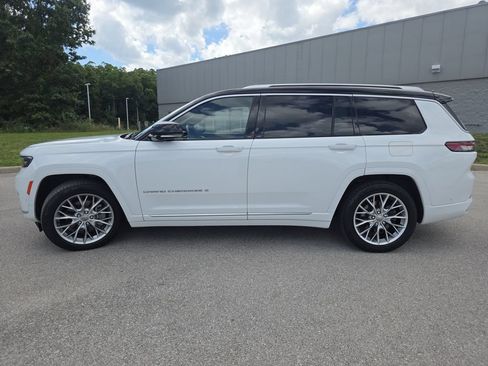 Used 2023 Jeep Grand Cherokee L Summit w/ Luxury Tech Group V AWD/4WD image 7
