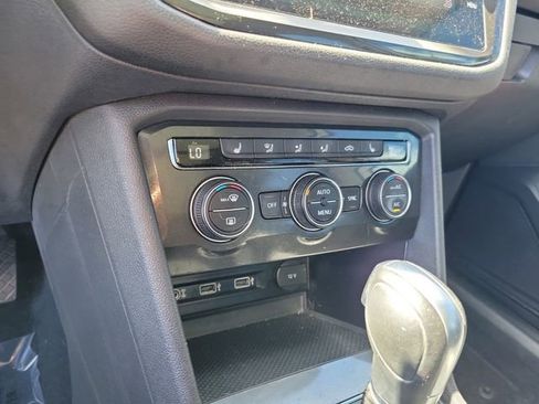 Used 2018 Volkswagen Tiguan SEL FWD image 21