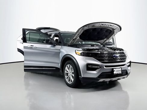 Used 2022 Ford Explorer XLT w/ Equipment Group 202A AWD/4WD image 23