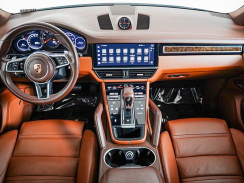 Certified 2023 Porsche Cayenne w/ Premium Package AWD/4WD image 15
