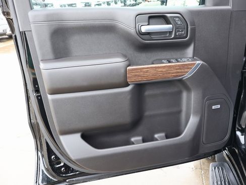 Used 2019 Chevrolet Silverado 1500 High Country w/ Z71 Off-Road Package image 12