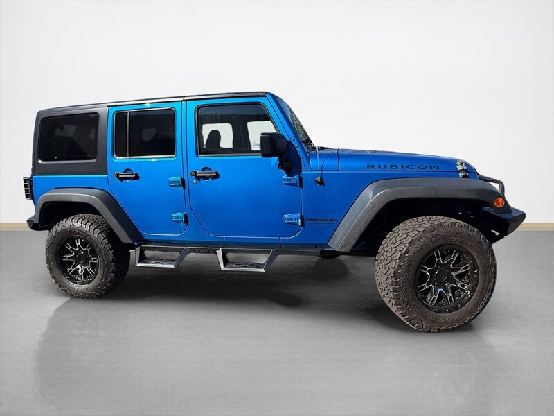 Used 2015 Jeep Wrangler Unlimited Rubicon w/ Connectivity Group AWD/4WD image 2