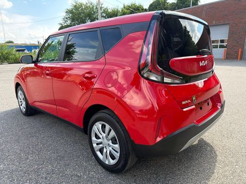 Certified 2023 Kia Soul LX FWD image 3