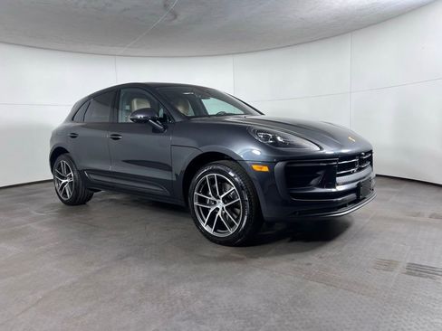 Certified 2026 Porsche Macan AWD/4WD image 9