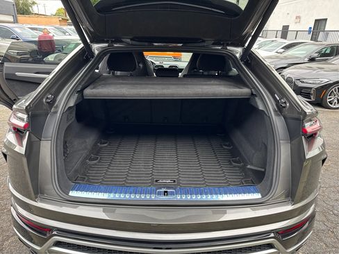 Used 2021 Lamborghini Urus image 13